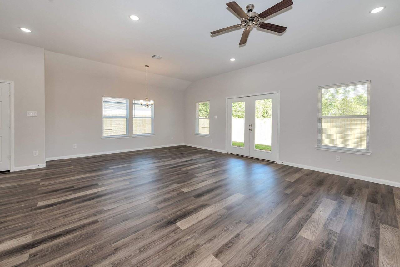 1683 County Road 3556 - Photo 4 of 23