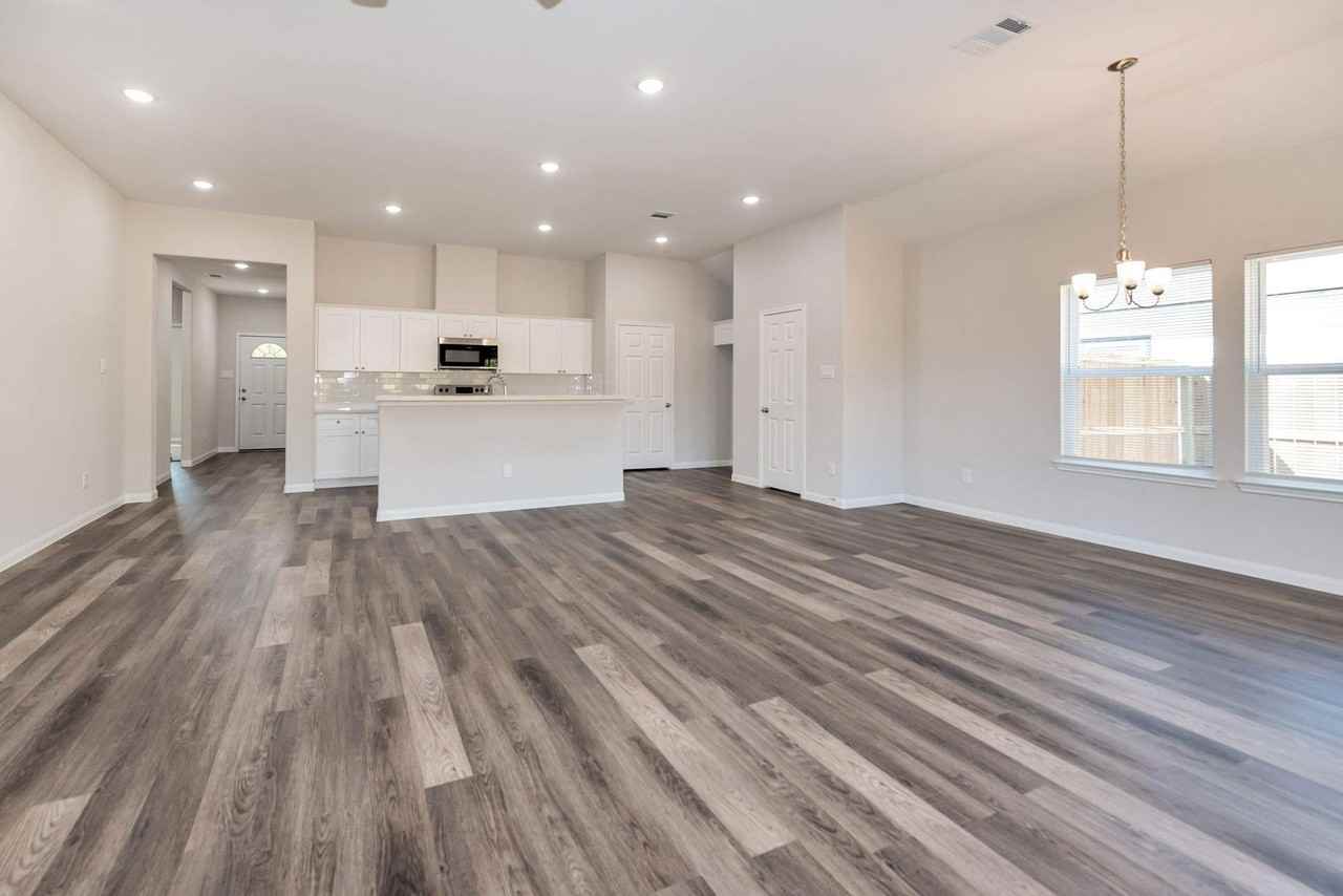 1683 County Road 3556 - Photo 5 of 23