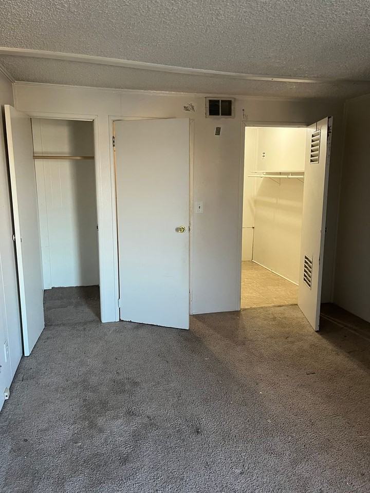 805 S Walnut St #C - Photo 2 of 5