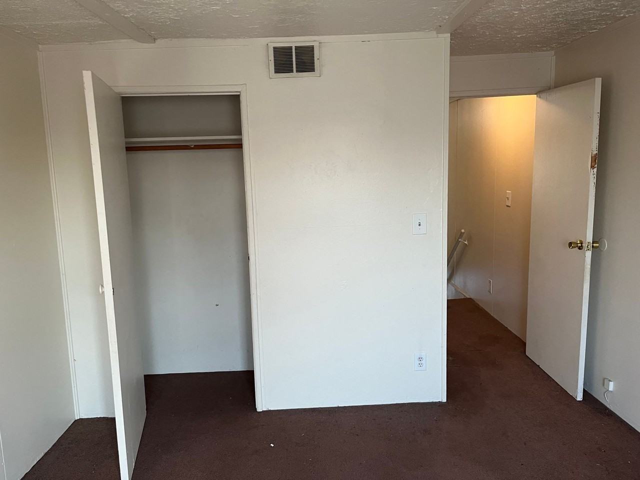 805 S Walnut St #C - Photo 4 of 5