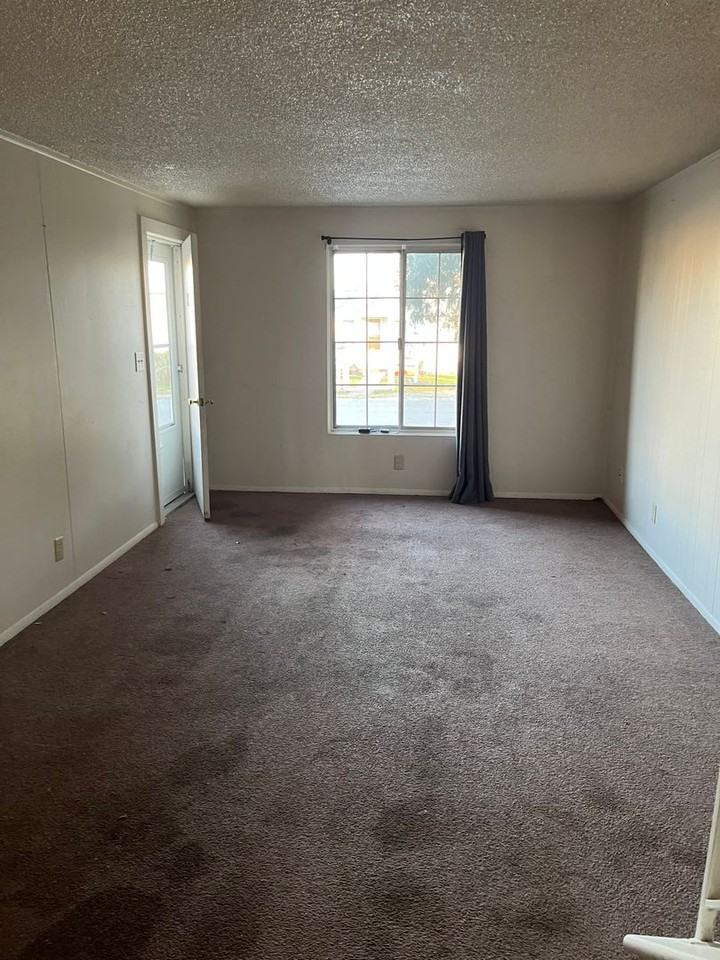 805 S Walnut St #C - Photo 5 of 5