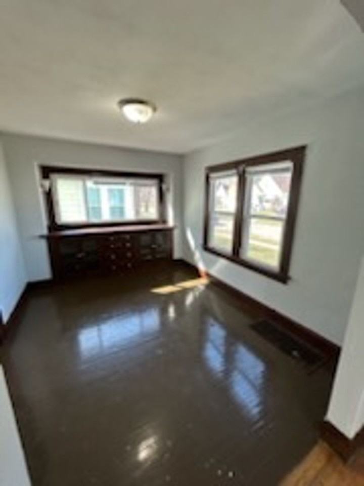 1721 Mansfield Rd - Photo 4 of 19