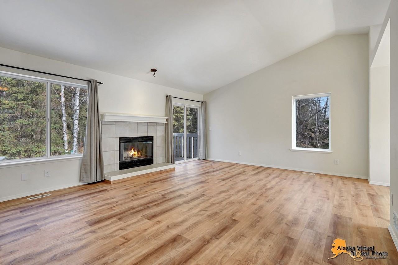 18727 Danny Dr - Photo 2 of 16
