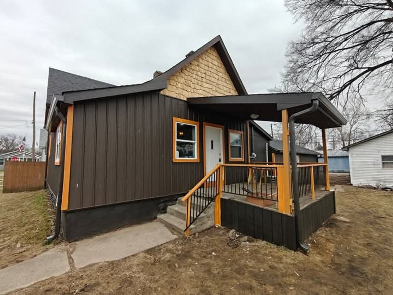 817 Indiana Ave - Photo 2 of 23