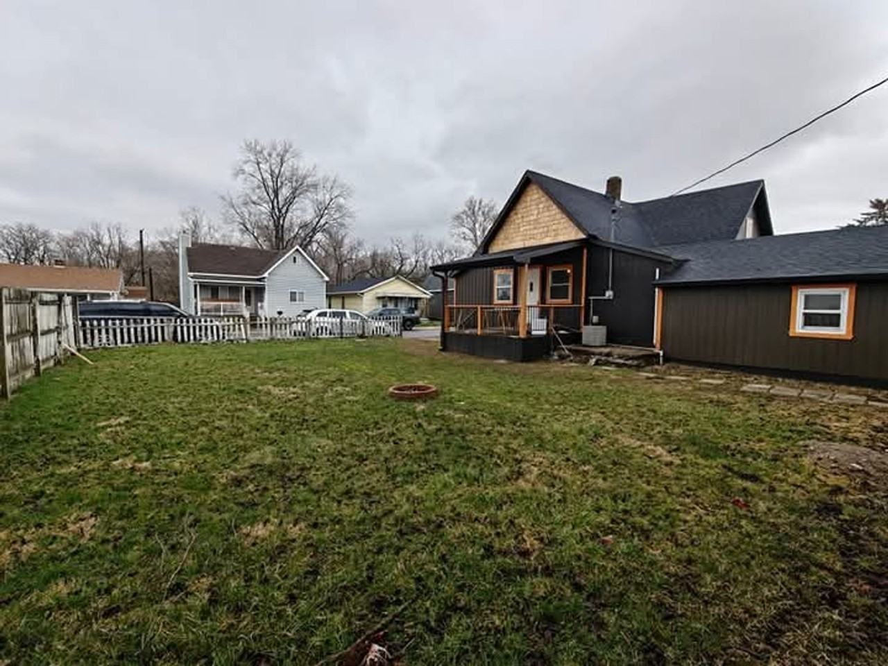 817 Indiana Ave - Photo 4 of 23