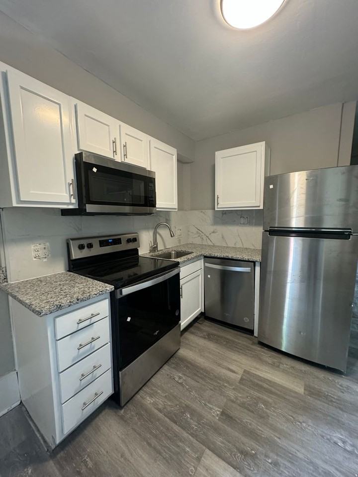 Discover Chic & Convenient Living at Robinson Gardens Apartments located in Marietta! - Photo 7 of 15