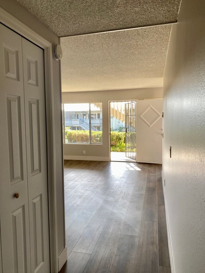 2 Bedroom, 1 bath unit - Photo 4 of 11