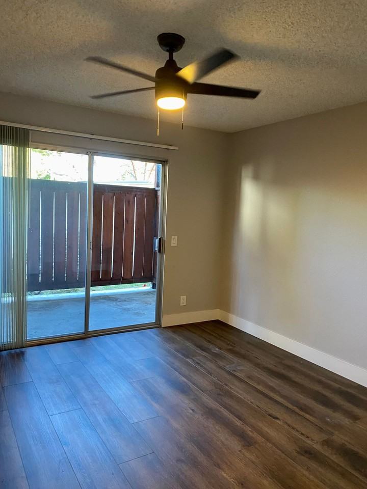2 Bedroom, 1 bath unit - Photo 7 of 11