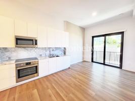 featured image of 987 Queen St #806