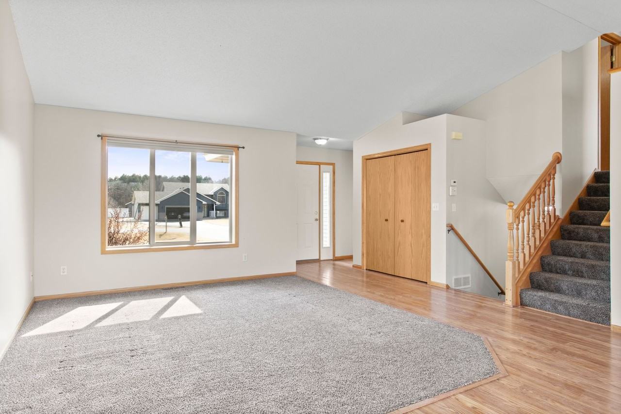 18446 91st St Se - Photo 3 of 28