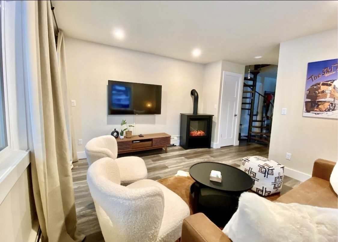 1128 Winter Park Drive, Unit 8 - Photo 4 of 27