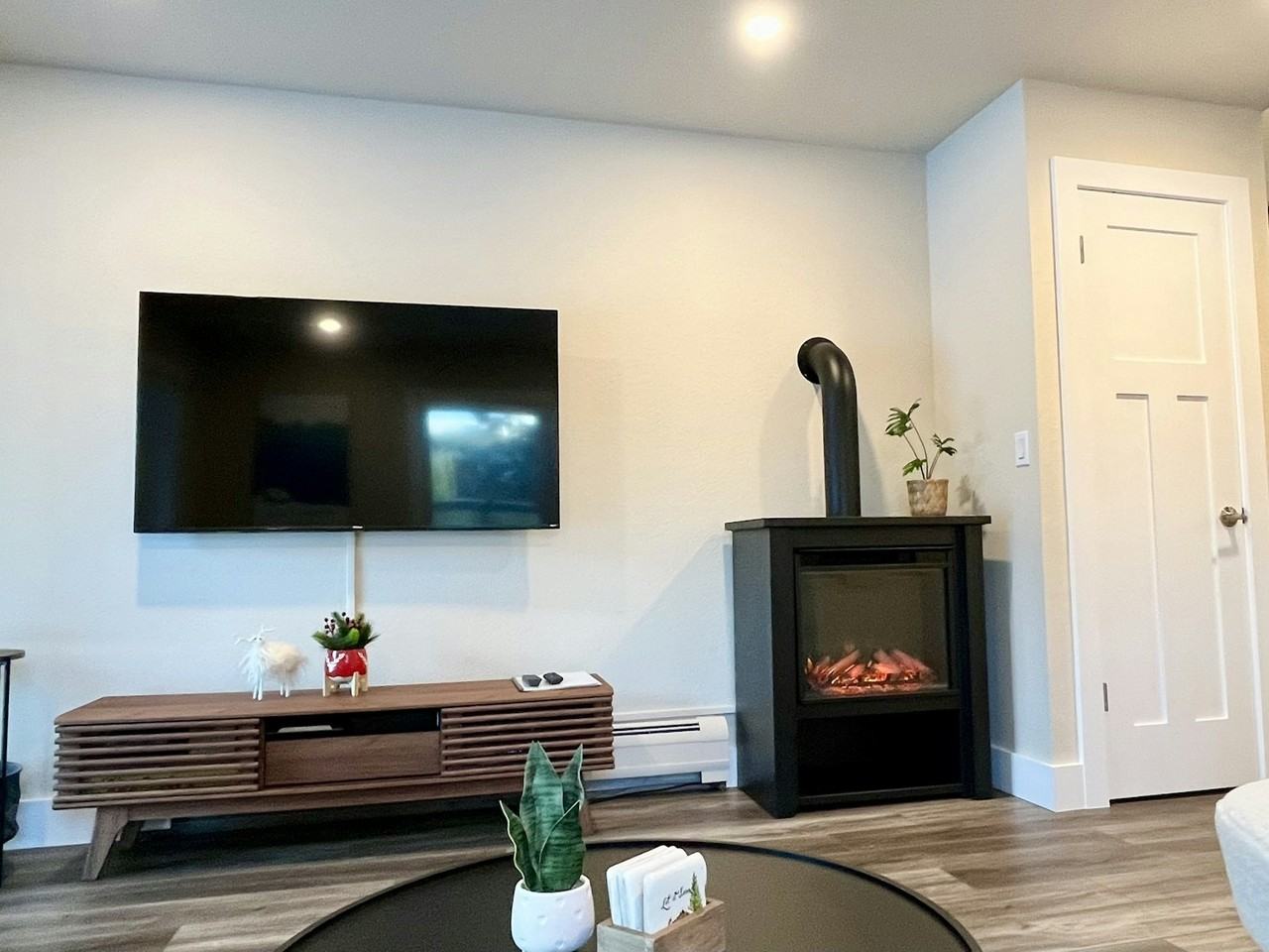 1128 Winter Park Drive, Unit 8 - Photo 5 of 27