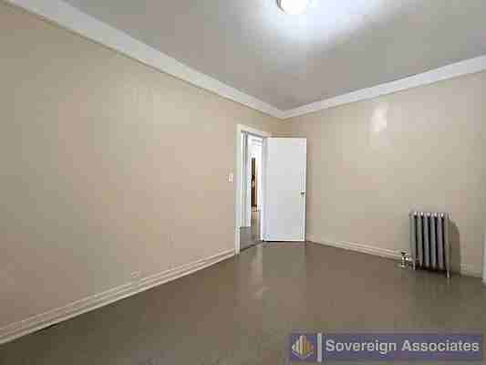 878 Bryant Ave - Photo 2 of 5