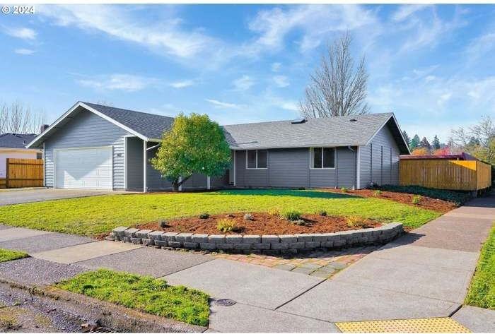 302 Ne Plymouth Cir - Photo 2 of 37