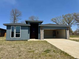 featured image of 15614 Garden Ln