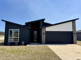 featured image of 15529 Greenhouse Way