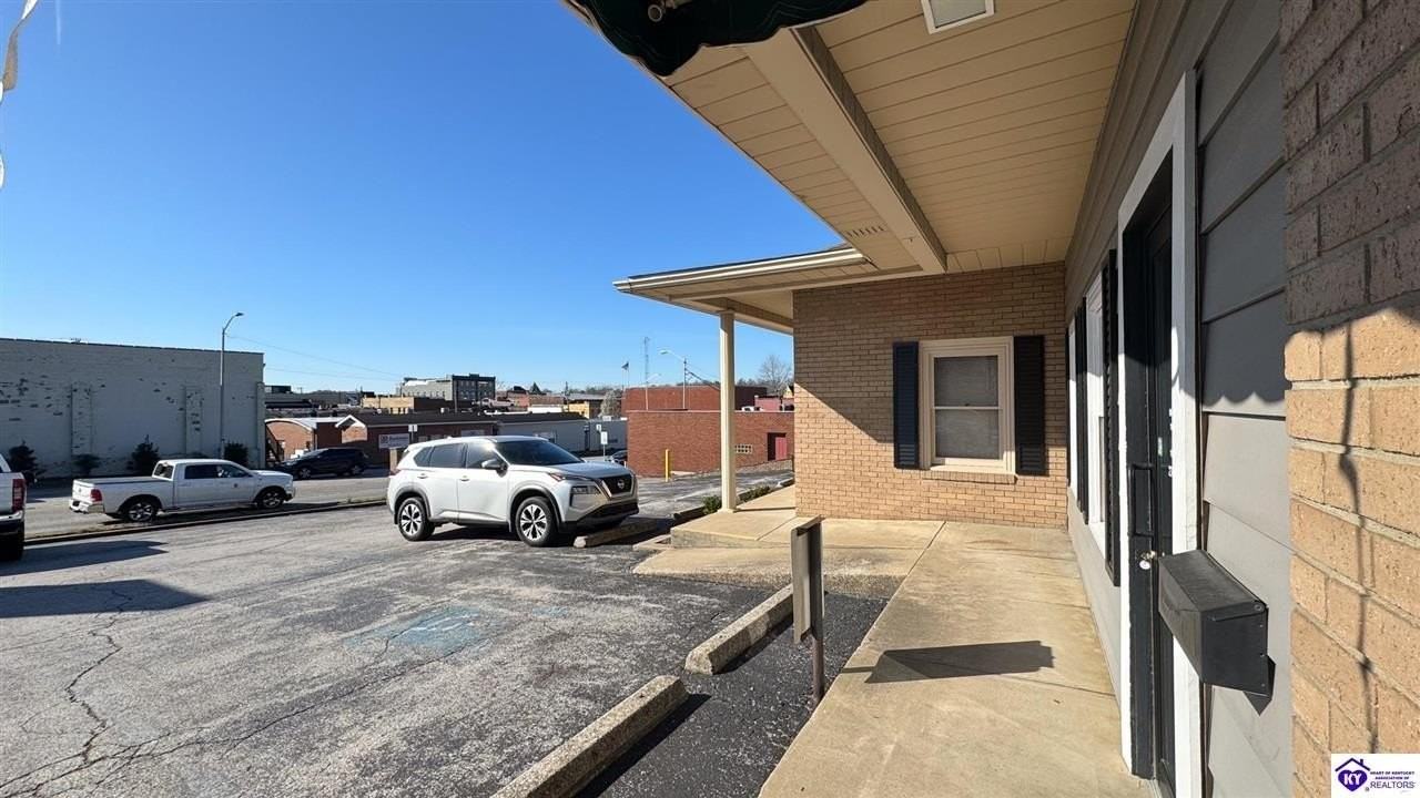 211 E Broadway St - Photo 3 of 24