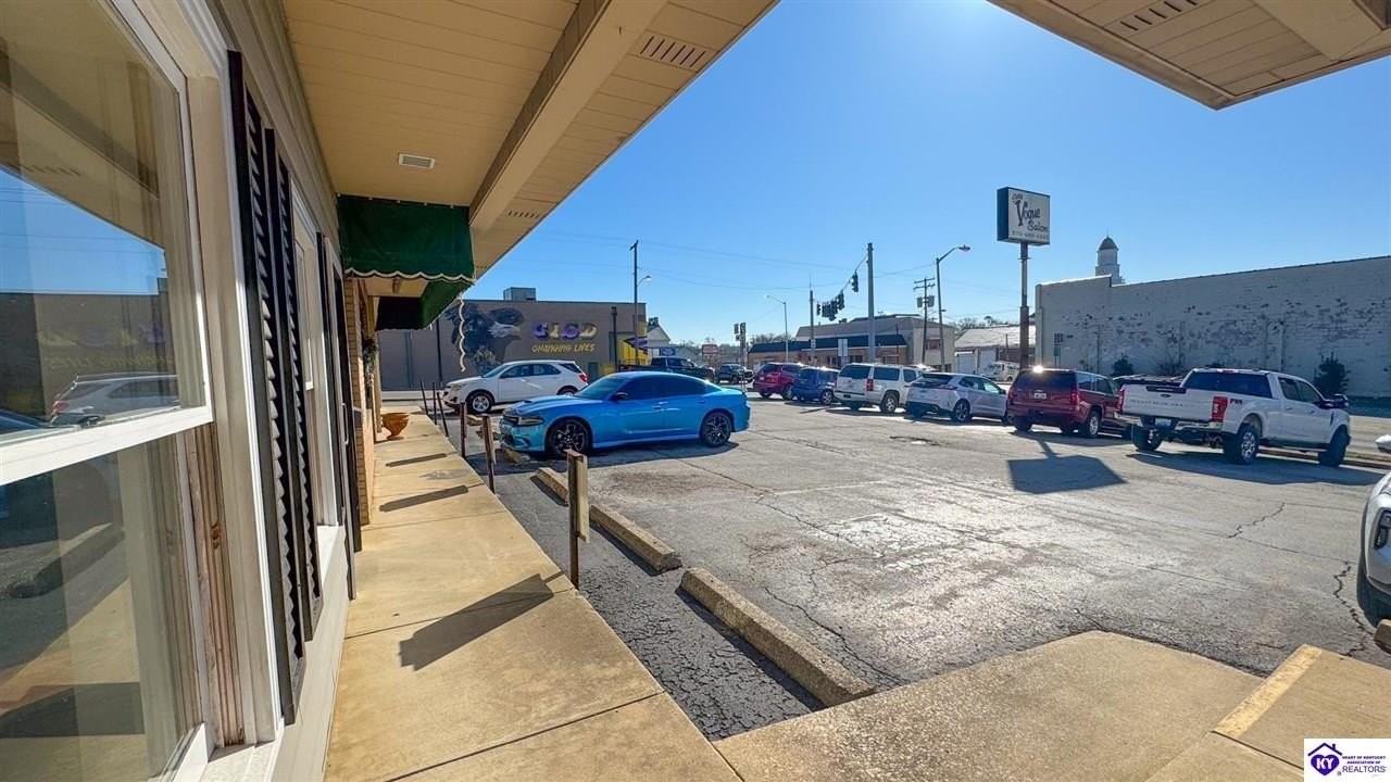 211 E Broadway St - Photo 4 of 24