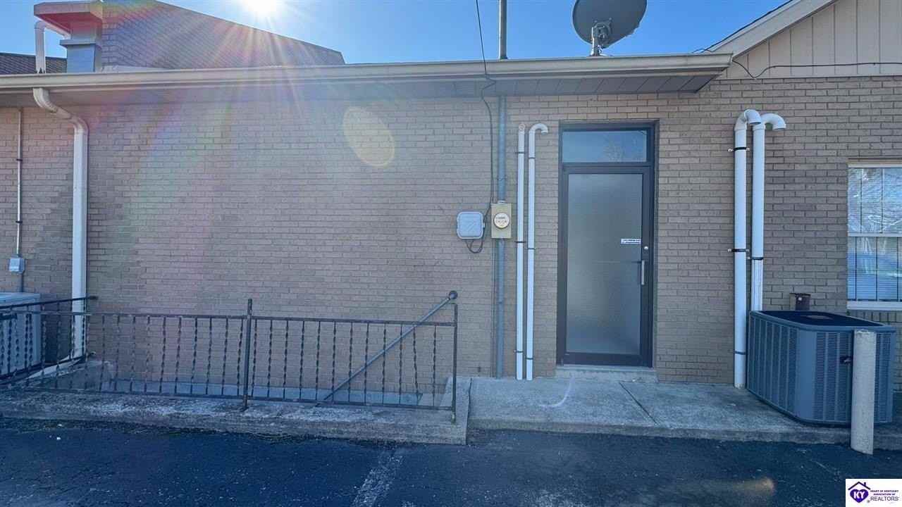 211 E Broadway St - Photo 5 of 24