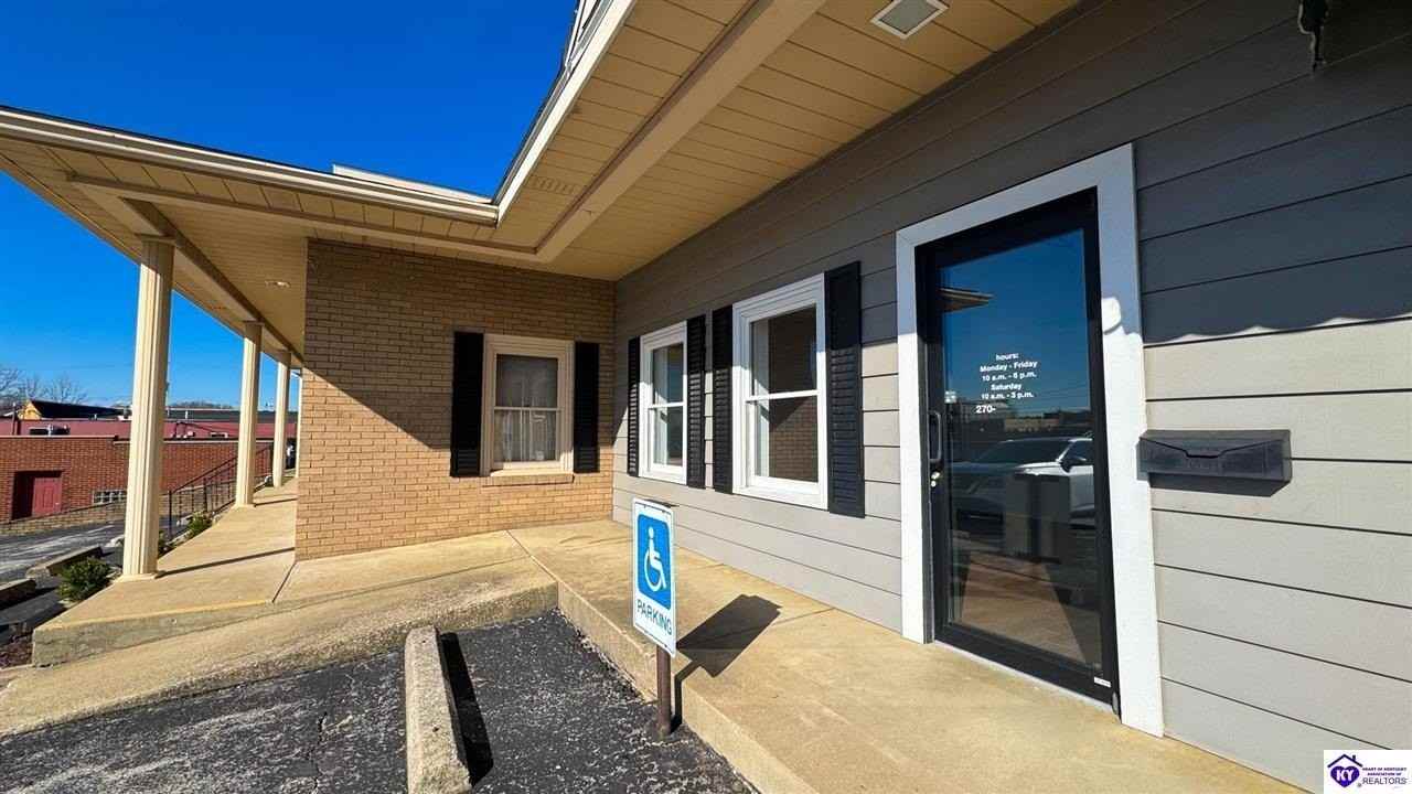 211 E Broadway St - Photo 7 of 24