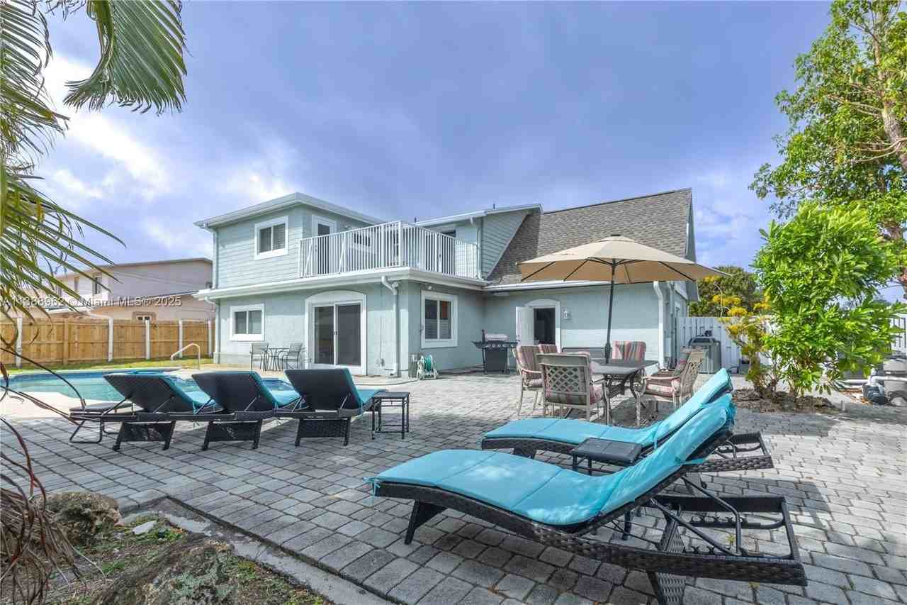 1690 Ne 25th Ave - Photo 5 of 50