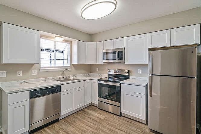 Garden Park Townhomes - Photo 4 of 25