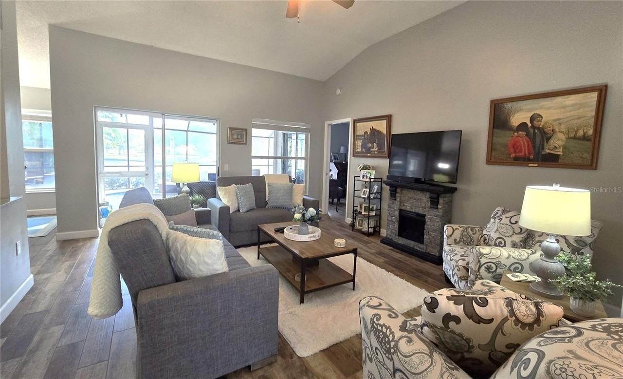 612 49th St E - Photo 4 of 12