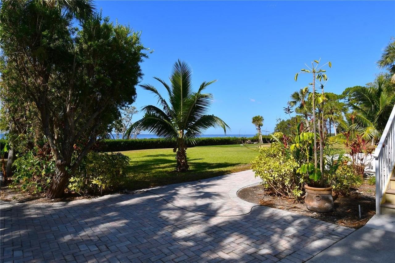 7676 Westmoreland Dr - Photo 6 of 50