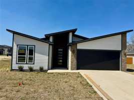 featured image of 15508 Greenhouse Way