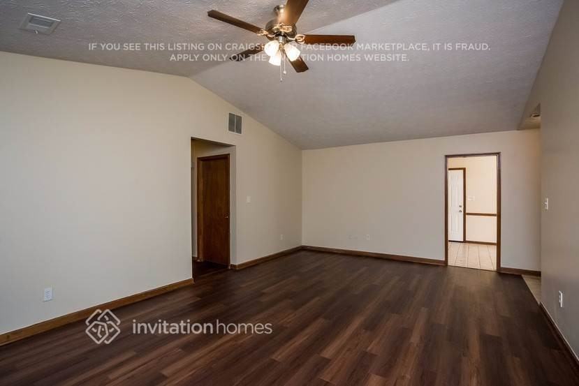 608 Windsor Dr Se - Photo 4 of 17