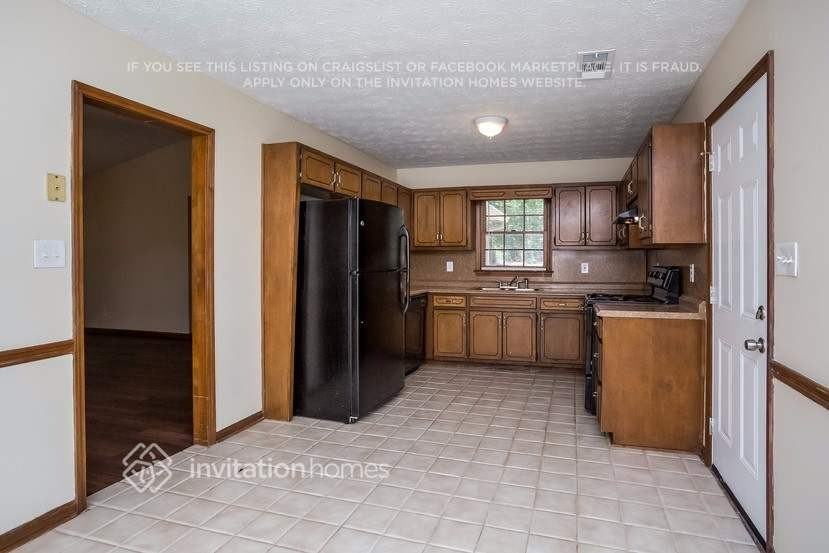 608 Windsor Dr Se - Photo 6 of 17