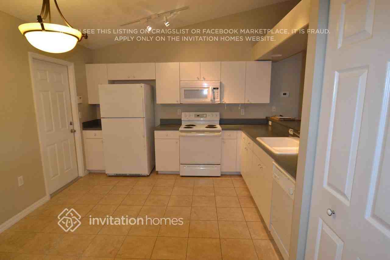 4923 23rd St E - Photo 3 of 11