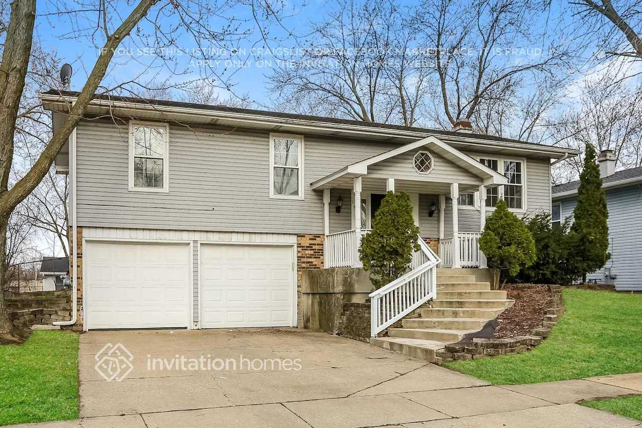 137 Mayfield Dr - Photo 2 of 16