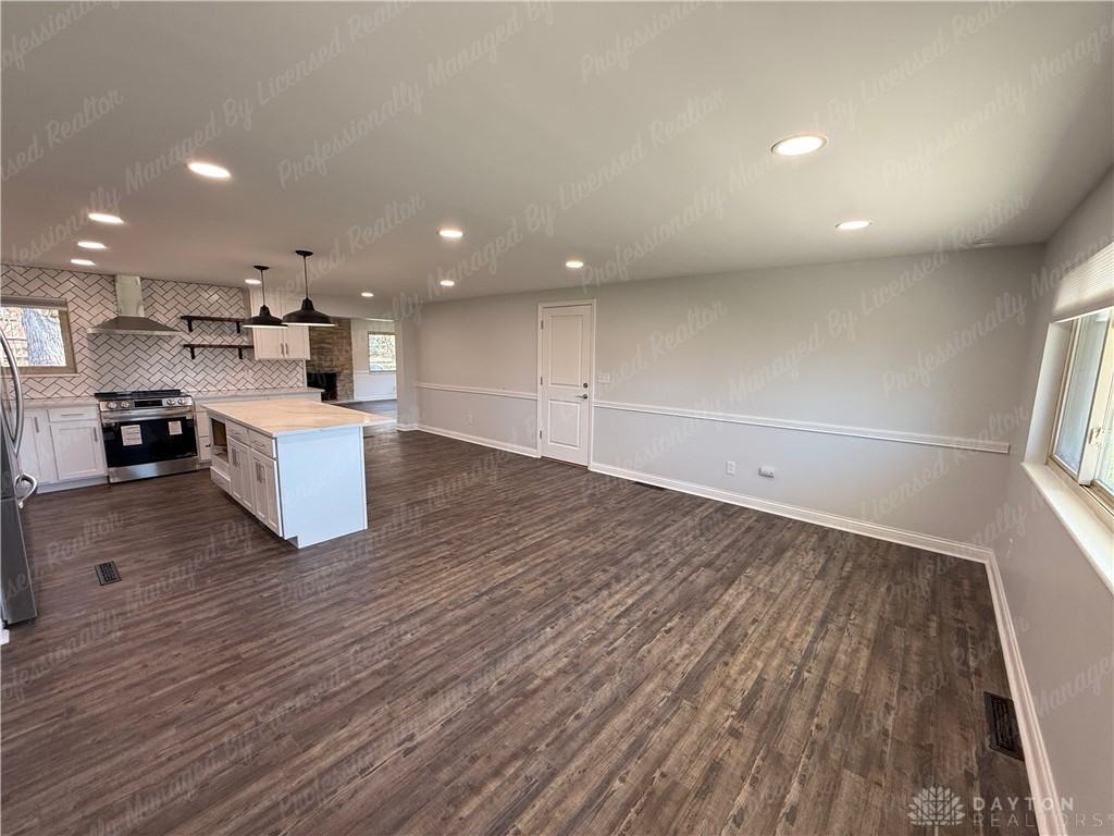 3590 Hertland Dr - Photo 4 of 39