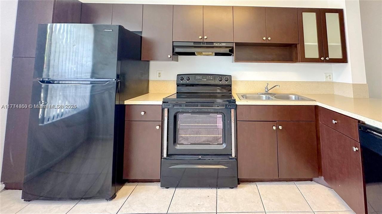 2218 Sw 81st Ave - Photo 2 of 22