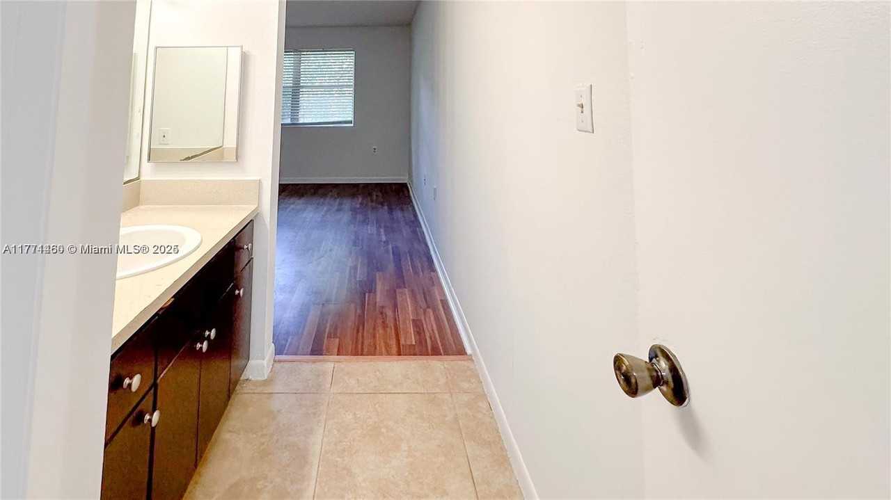 2218 Sw 81st Ave - Photo 6 of 22