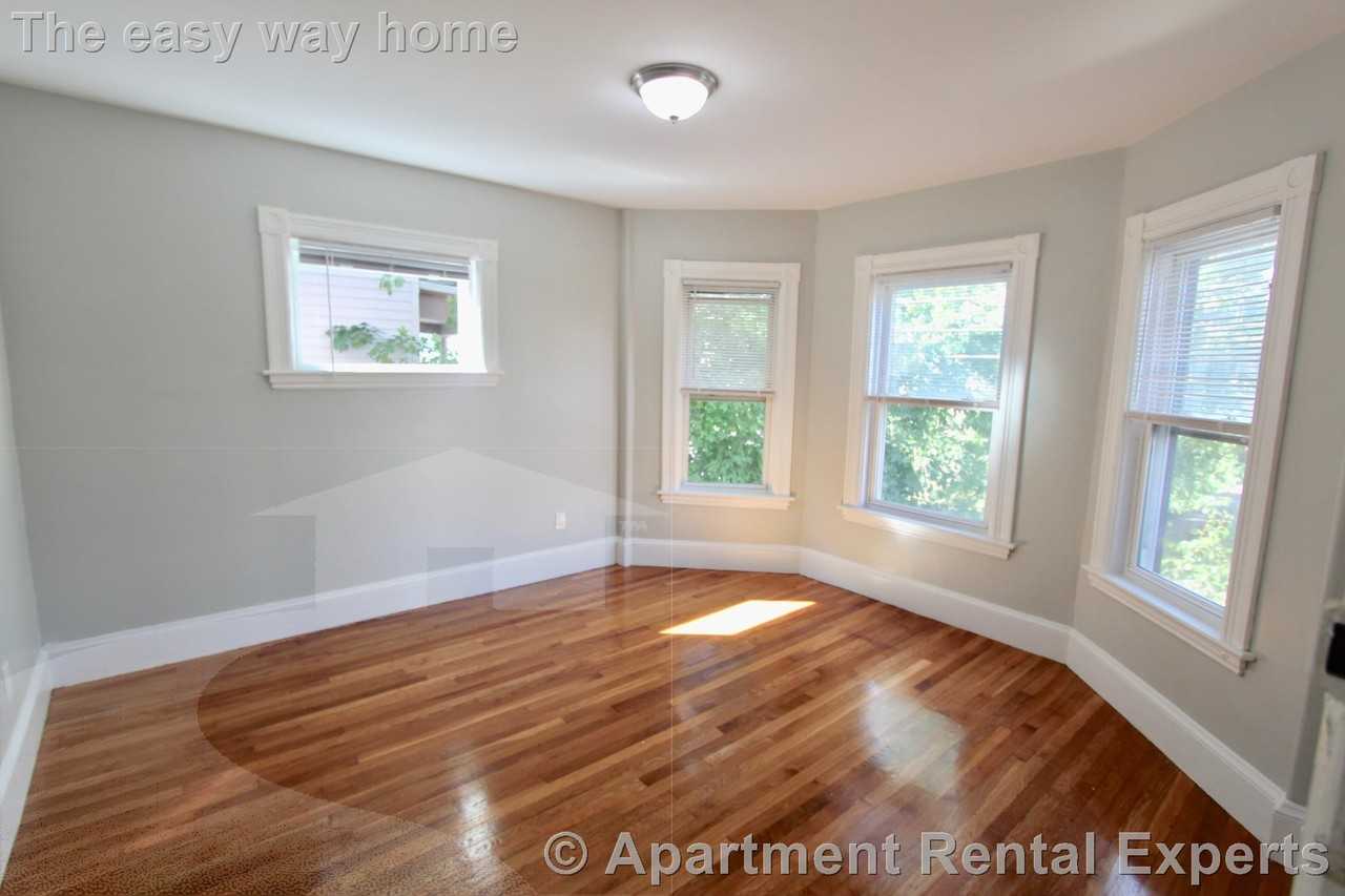 34 Russell St #2 - Photo 2 of 10