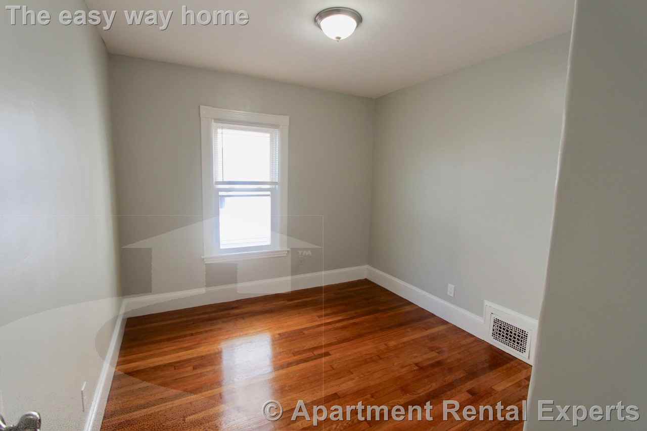 34 Russell St #2 - Photo 3 of 10