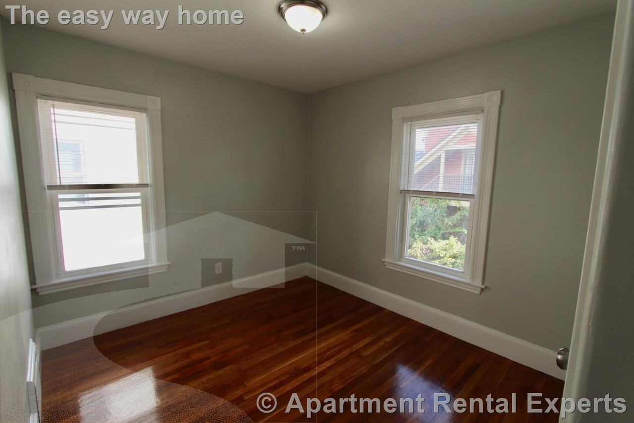 34 Russell St #2 - Photo 4 of 10