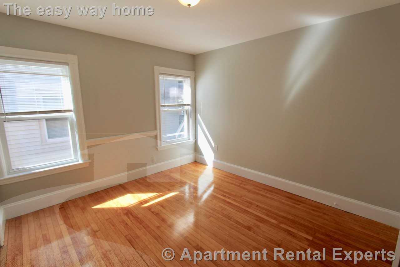 34 Russell St #2 - Photo 6 of 10