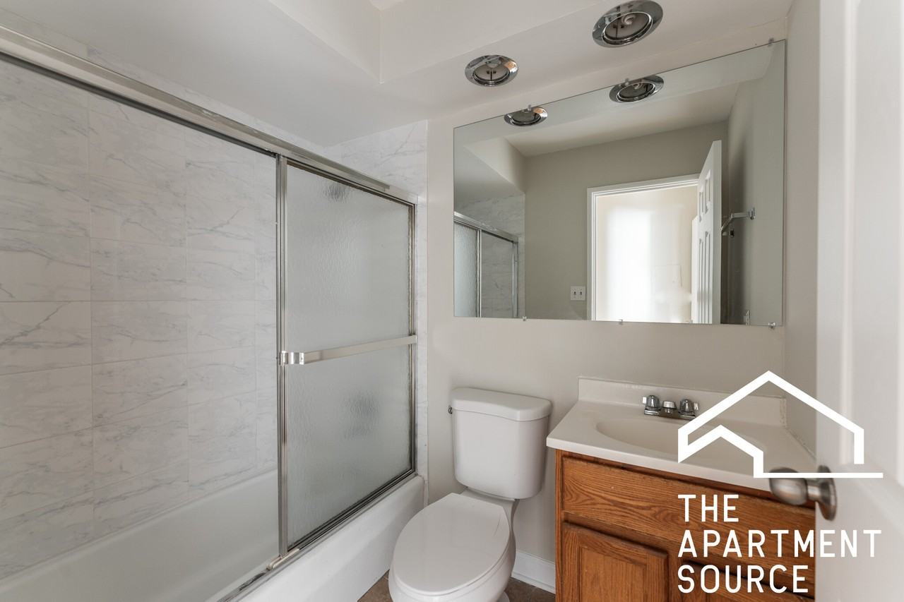 5909 North Kenmore Avenue #207 - Photo 5 of 18