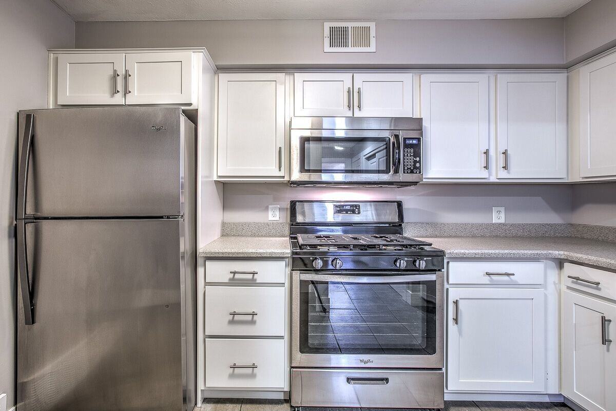 Eleanor - Photo 2 of 21