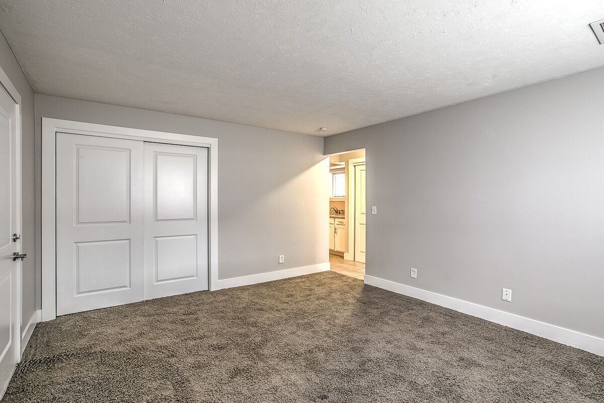 Eleanor - Photo 7 of 21