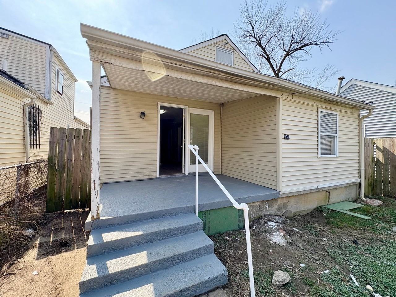 931 Brentwood Ave - Photo 2 of 14