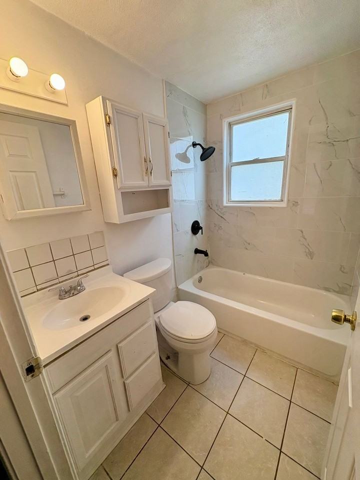 931 Brentwood Ave - Photo 3 of 14