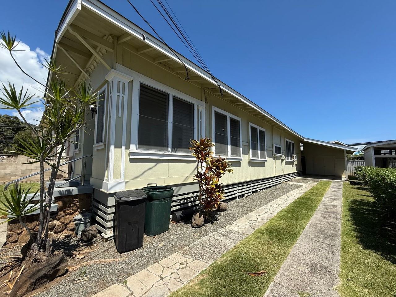 1525 Farrington St - Photo 3 of 28