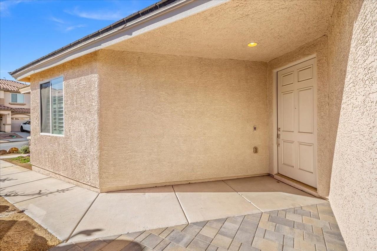 988 Buffalo River Ave - Photo 4 of 24