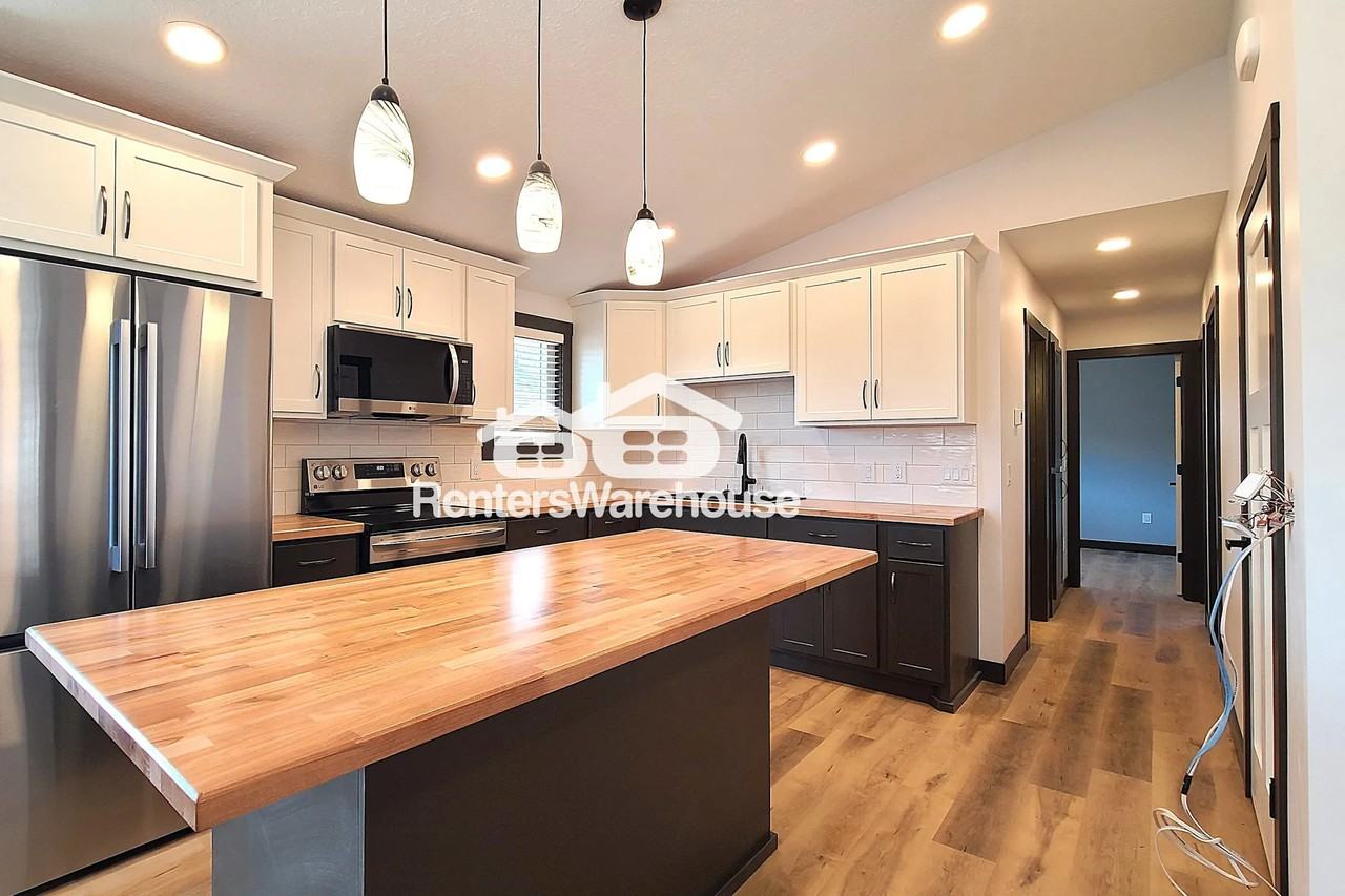 175 W Grove St - Photo 3 of 15