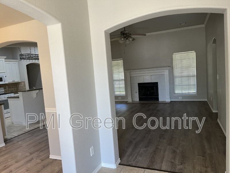 11195 S 278th East Ave - Photo 3 of 39