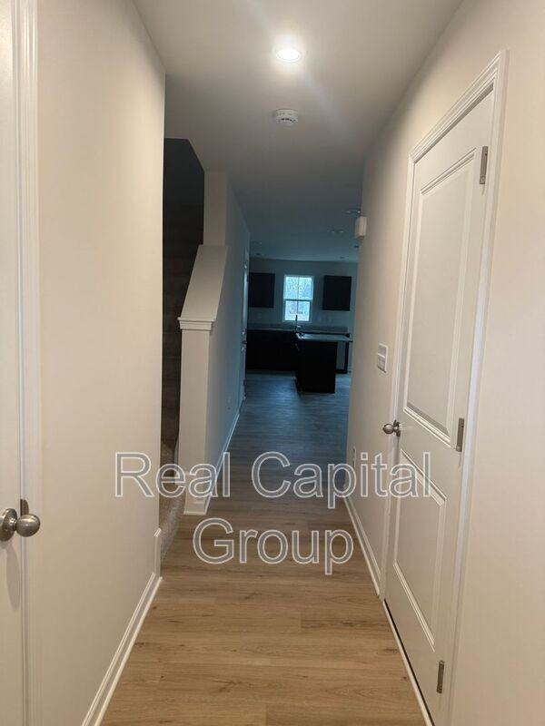 106 South Dr - Photo 3 of 36